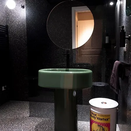 Reverse Art Couette-café *