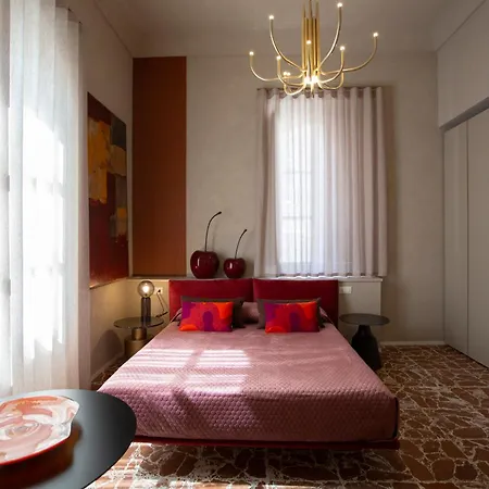 Reverse Art Bed and Breakfast *