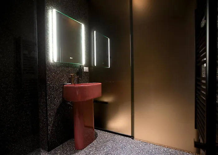 Bed & Breakfast Reverse Art