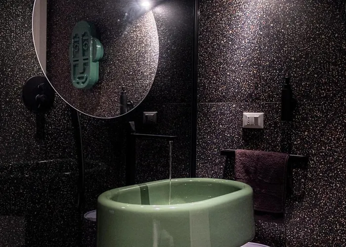 Reverse Art Bed & Breakfast