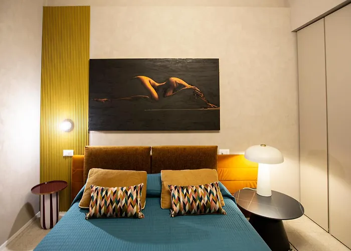 Bed & Breakfast Reverse Art