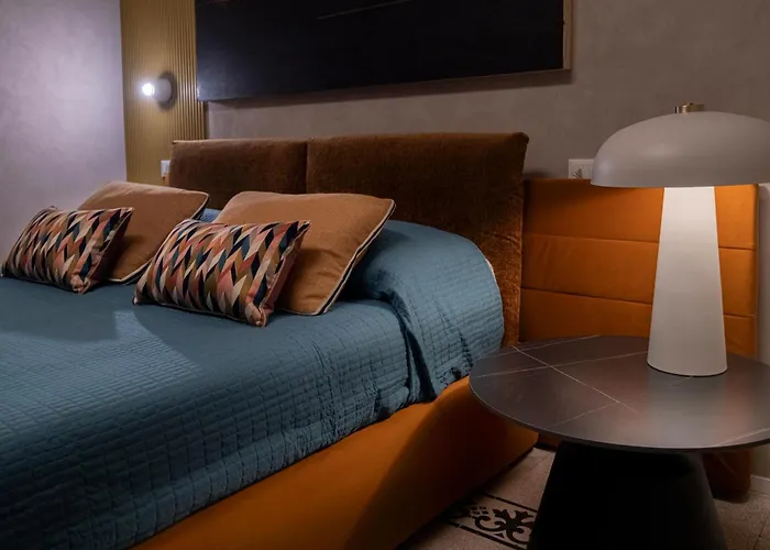 Bed & Breakfast Reverse Art