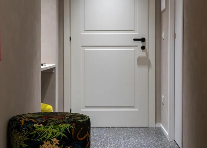 Bed & Breakfast Reverse Art *