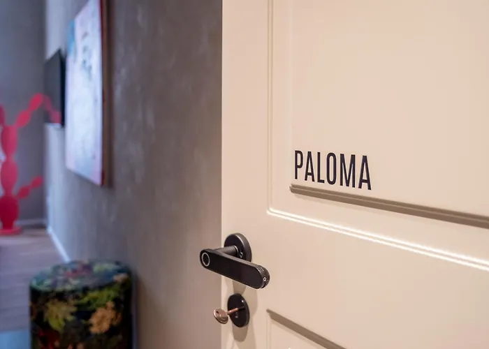 Reverse Art Bed & Breakfast *