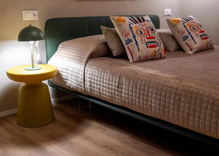 Bed & Breakfast Reverse Art *