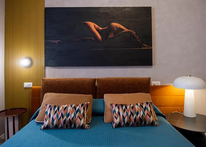 Bed & Breakfast Reverse Art