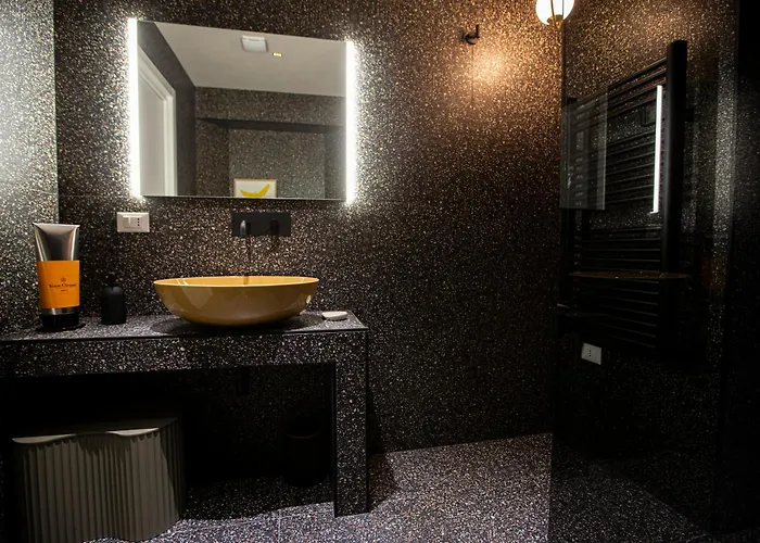 Bed & Breakfast Reverse Art