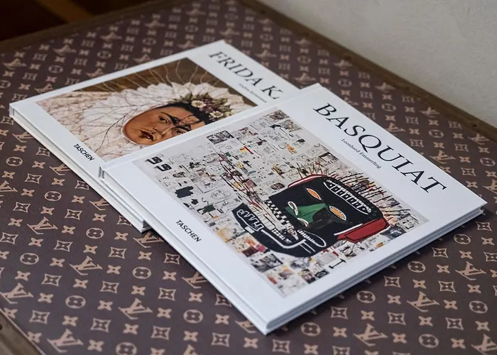 Reverse Art Bed & Breakfast *