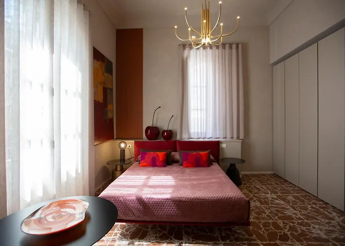 Reverse Art Bed & Breakfast *