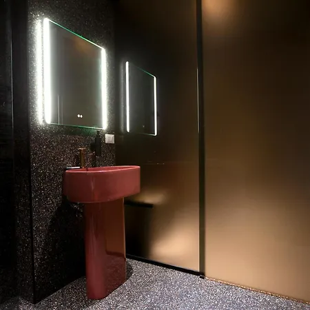 Bed & Breakfast Reverse Art