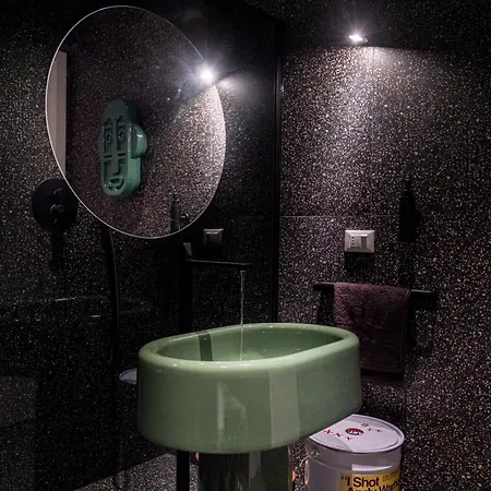 Reverse Art Bed & Breakfast