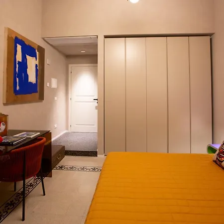 Reverse Art Bed & Breakfast *