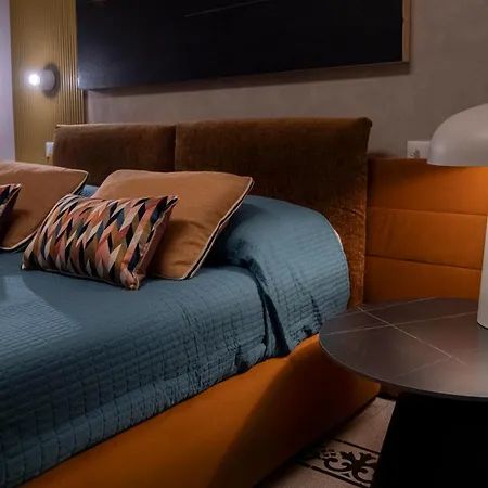 Bed & Breakfast Reverse Art