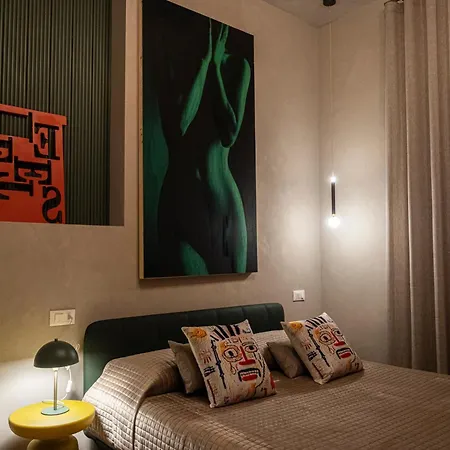 Reverse Art Bed & Breakfast