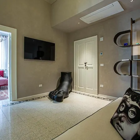 Reverse Art Bed & Breakfast