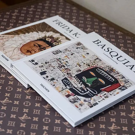 Reverse Art Bed & Breakfast *