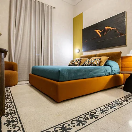 Reverse Art Bed & Breakfast *