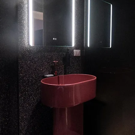 Reverse Art Bed & Breakfast