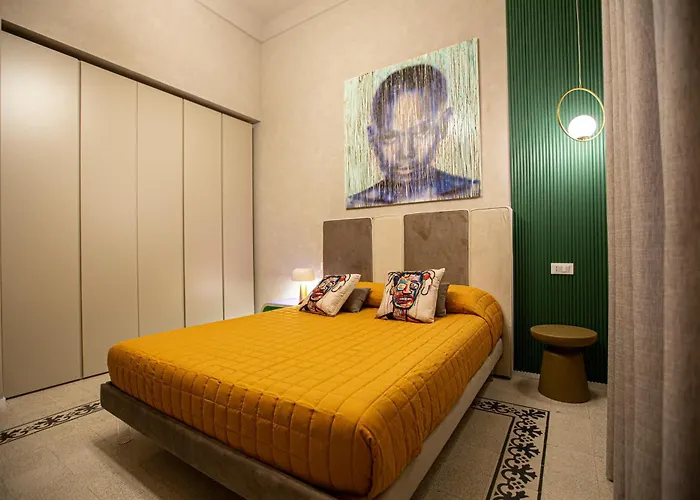 Bed & Breakfast Reverse Art