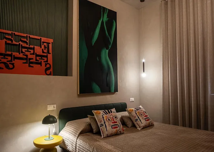 Reverse Art Bed & Breakfast