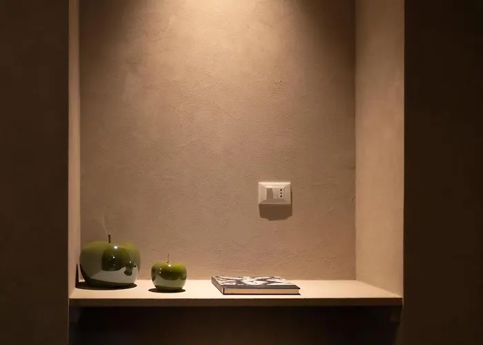 Reverse Art Bed & Breakfast