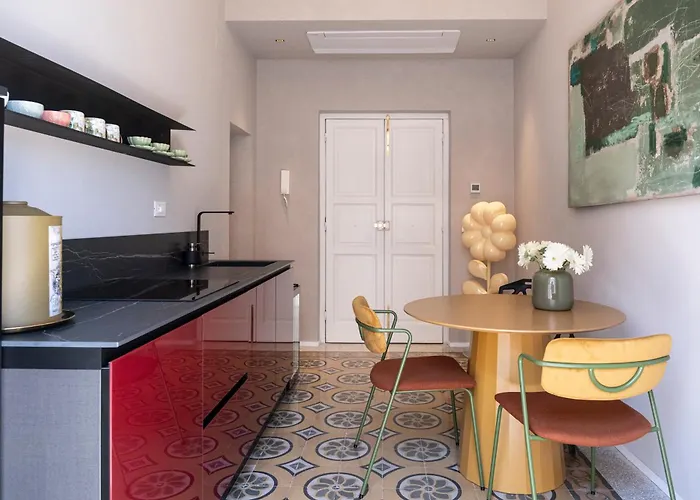 Reverse Art Bed & Breakfast *