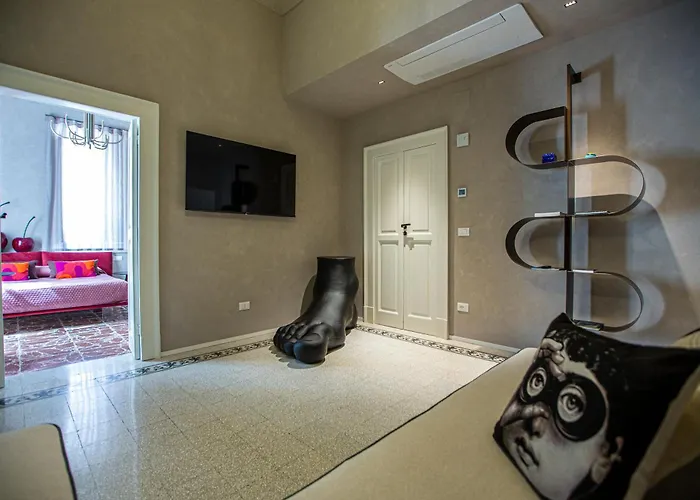 Reverse Art Bed & Breakfast