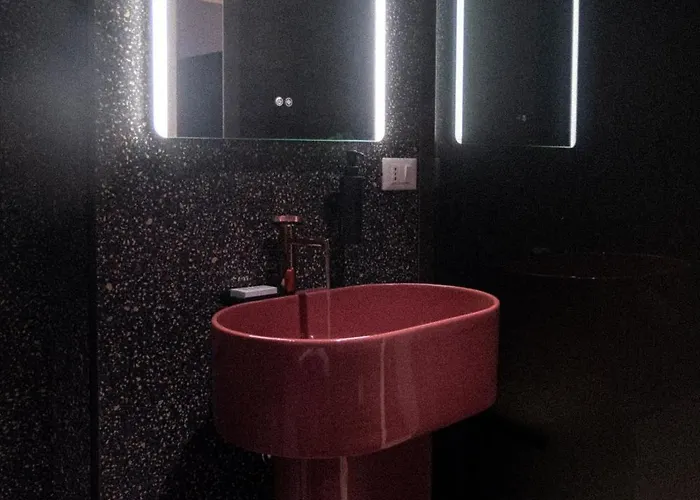 Reverse Art Bed & Breakfast